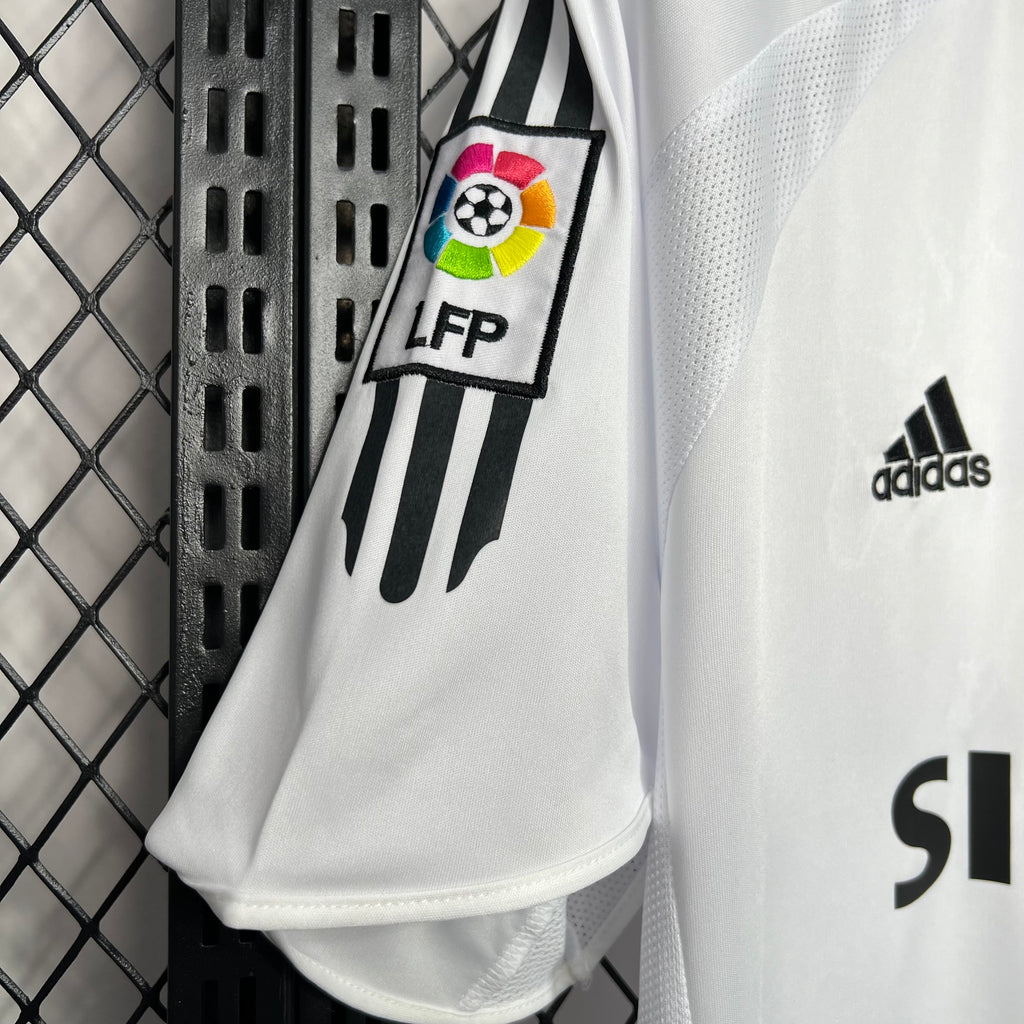 Real Madrid 2005/06 Home Retro Jersey