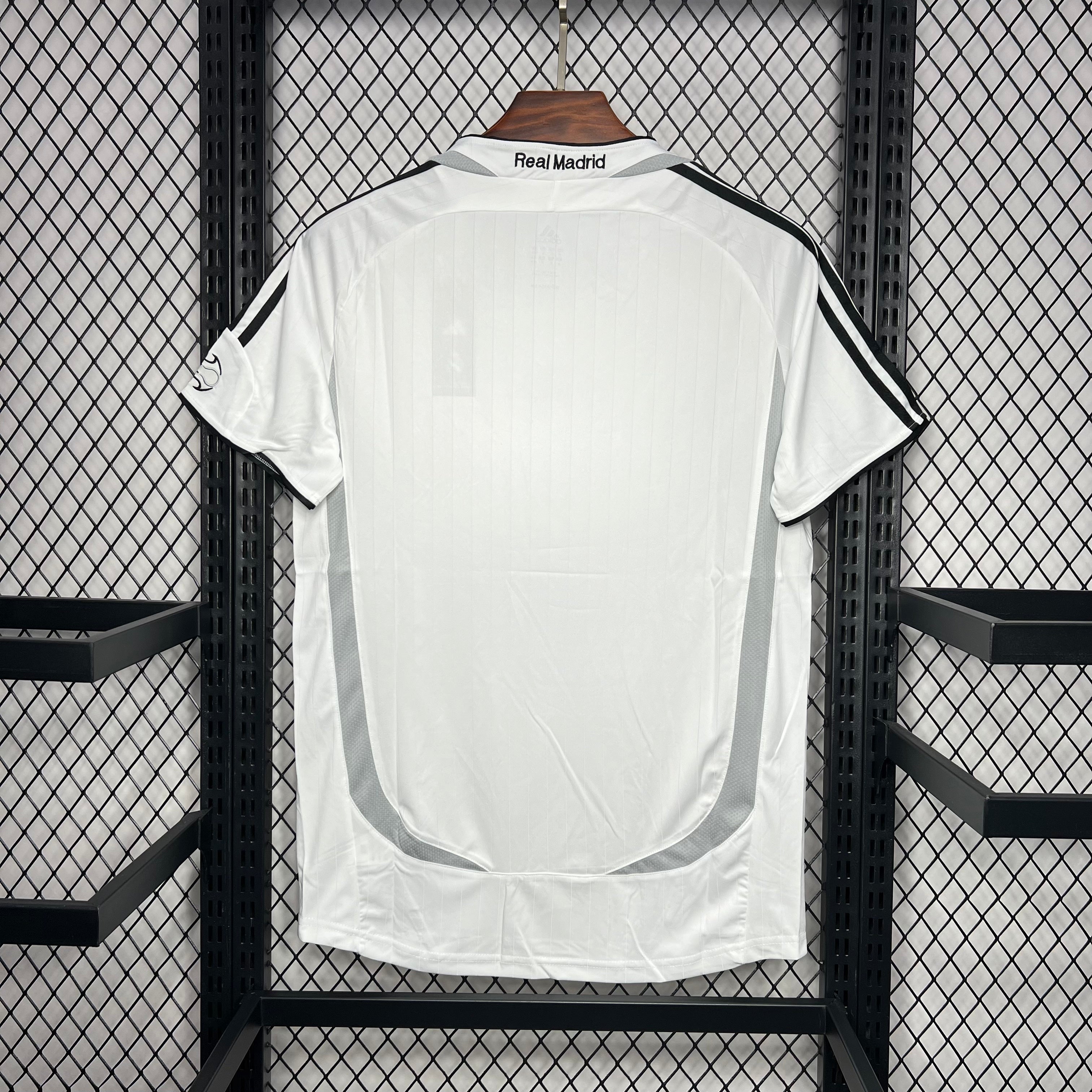 Real Madrid 2006/07 Home Retro Jersey