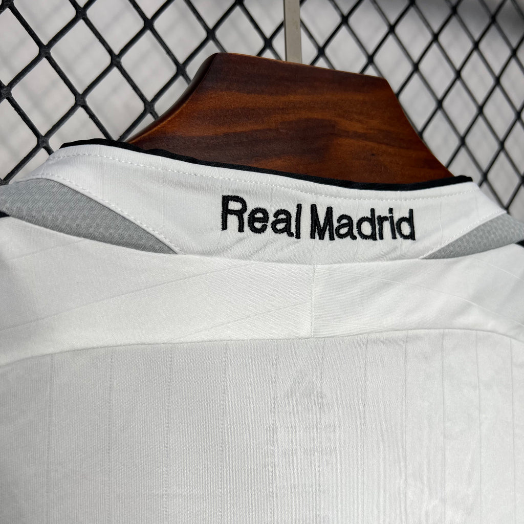 Real Madrid 2006/07 Home Retro Jersey